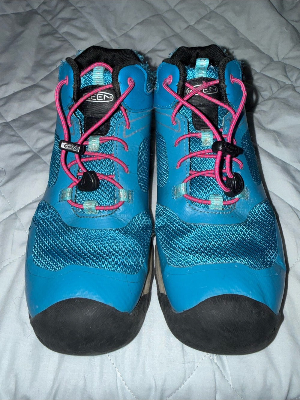 KEEN Wanduro Mid Height Waterproof Easy On Durable Sneaker Hiking Boots